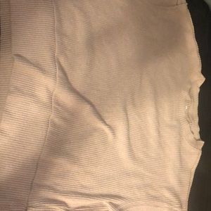 I’m selling a Light pink sweater It’s not long. it’s like a normal shirt length